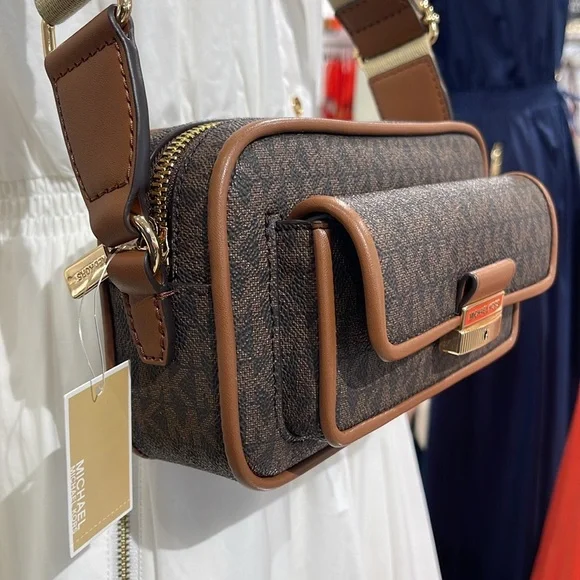 Michael Kors Bradshaw Medium Signature Logo Messenger Bag
Brown 
NWT - Picture 2 of 16